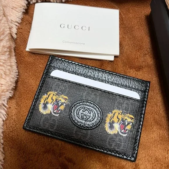 gucci supreme gg card holder
